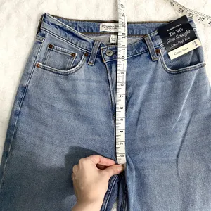 NWT Abercrombie & Fitch Curve Love The 90s Slim Straight Jeans 27/4 Short thumbnail 8