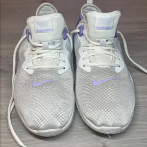 Nike‎ Light Gray and Lavender Athletic Shoes thumbnail 8