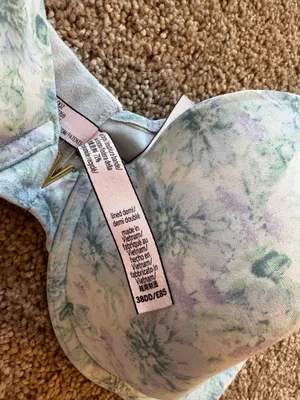 Victoria's Secret Bra thumbnail 2