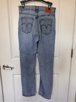 Levi’s Wedgie Straight Jeans 28x28 High Rise‎ Distressed Light Wash thumbnail 3