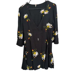 Free People Time on my side Mini Dress Black Floral‎ V-Neck Bell Sleeve Size M thumbnail 6