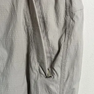 Athleta‎ Trekkie Hike Pant Womens 12 Light Gray Adjustable Leg Outdoor Hiking thumbnail 13