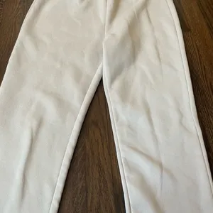 Amazon beige sweatshirt/pants set thumbnail 10