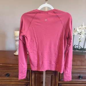 Lululemon Swiftly Tech Long-Sleeve Shirt 2.0 Waist Length Desert Red Size 8 thumbnail 5