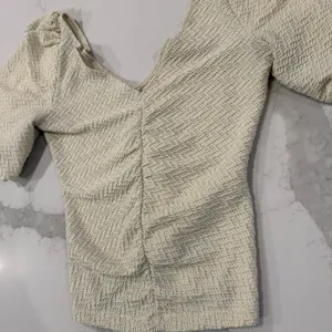 Free People Textured Puff Sleeve Cupcake Top Women’s Small Ivory Double V-Neck thumbnail 9