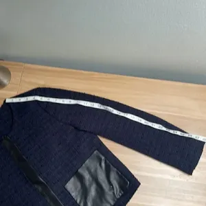 Ann Taylor Tweed suit jacket. Dark Academia. Size 4** See measurements. Cropped. thumbnail 5