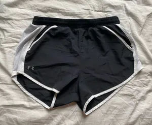 Under Armour Shorts Size S thumbnail 1