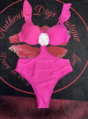 Pink cut-out swimsuit thumbnail 1