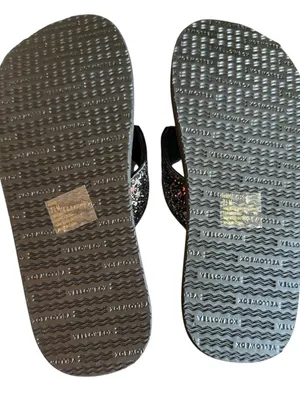 Yellow Box Ferdy Black Glitter Flip Flops Women’s Sz 7.5 NWOT Sparkle Sandals thumbnail 2