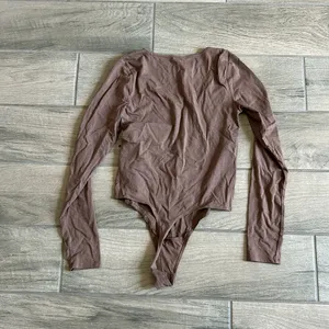 True hues banana republic bodysuit thumbnail 3