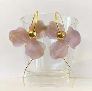 Handmade flower dangle hoop earrings💜 thumbnail 1