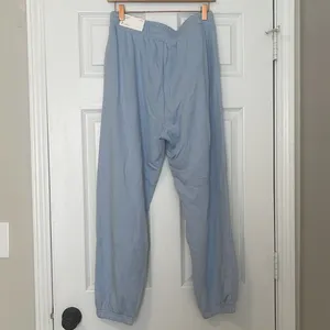 American Eagle NWT  blue boyfriend joggers thumbnail 2