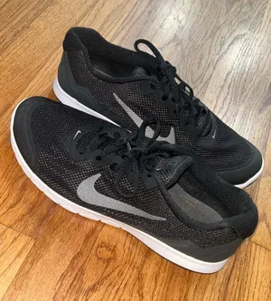 Nike Unisex Black and Gray Lightweight Training Sneakers Womens size 11 thumbnail 1