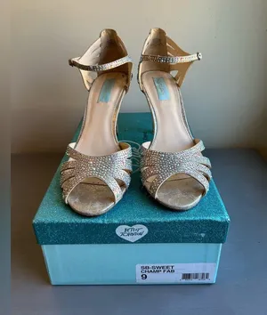 Betsey Johnson SB-Sweet Champ Fab Heels thumbnail 1
