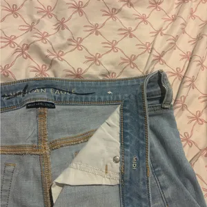 American Eagle Outfitters Midi Light Blue Jean Shorts Size 16 thumbnail 5