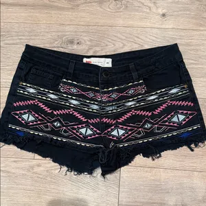 POOL JEANS Colors Black Jean Shorts Multicolor Embroidery Boho Festival Size 8 thumbnail 2
