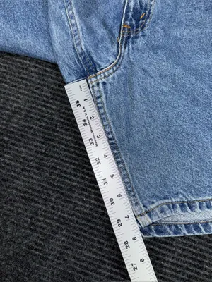 VTG 90s Levi’s 550 Relaxed Denim Shorts Orange Tab Distressed 26 (tag 28) Jorts thumbnail 11