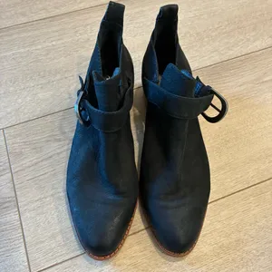 Frye Women’s Mia Cutout Ankle Bootie Suede Leather Buckle Black Size 8 thumbnail 4