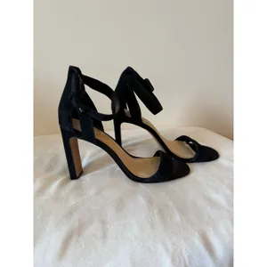 Vince Camuto Bevwyn Slingback Heel Women's SZ 8M Black Ankle Strap Open Toe thumbnail 2