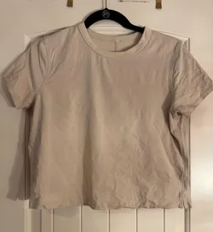 Lululemon crop tee  thumbnail 1