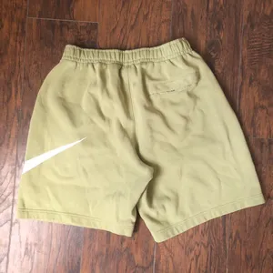 Nike Men Sportswear Club Short Basketball Graphic Large Swoosh Logo Sweatpants Shorts Green Sz M - measurement in pics thumbnail 2