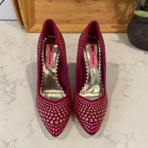 Betsey Johnson Faalyn Fuschia Studded Pointed Toe heels rocker size 6.5 quirky thumbnail 6