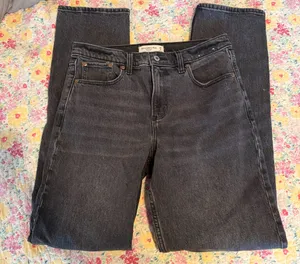Abercrombie Mid-Rise Straight Jeans thumbnail 1