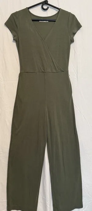 Hollister Women's Green Solid V-Neck Short Sleeve Pullover Jumpsuit S thumbnail 1
