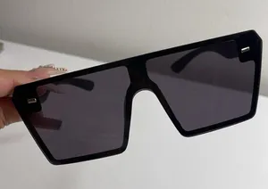 Sunglasses thumbnail 3