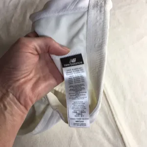B8 New Balance Sports Bra Off-White Size 32C-D & 34C thumbnail 5