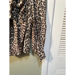 H&M Women's Size Medium Tie-Neck Blouse Light Beige Leopard Print Long Sleeve thumbnail 5