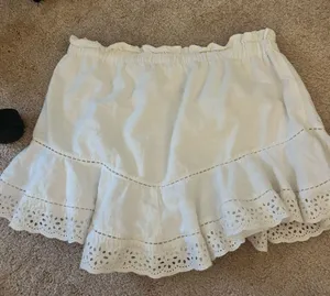 White ruffle skirt Size L thumbnail 1