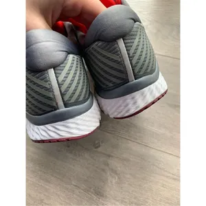 Saucony Men’s gray running sneakers size 9 thumbnail 6