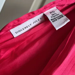 Sincerely Jules satin Deep V Neck Accordion Pleated Hot Pink Satin Dress Xs thumbnail 5