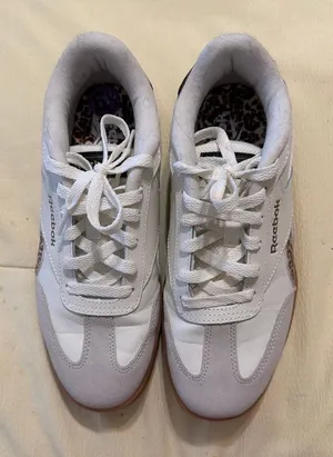 Reebok Women’s Shoes Classic thumbnail 1