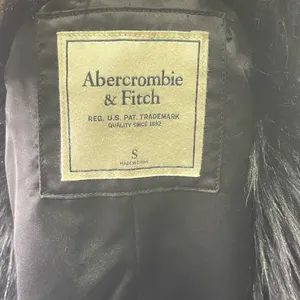 Abercrombie & Fitch Women's Black Faux Fur‎ Vest Pockets Satin Lined Size Small thumbnail 4
