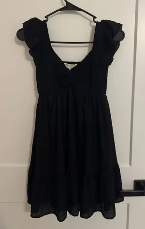 Black dress thumbnail 1