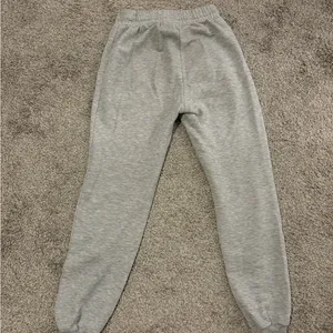 Forever 21 Juniors Grey Joggers Sweatpants Size XS Zippers EUC thumbnail 5