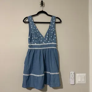 Petal & Pup Estrella Mini Dress V Neck Size Small thumbnail 2