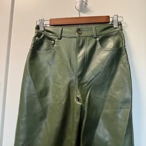 Urban Outfitters‎ Faux Leather Wide Leg Green Pant Olive Army Hunter High Waist thumbnail 5
