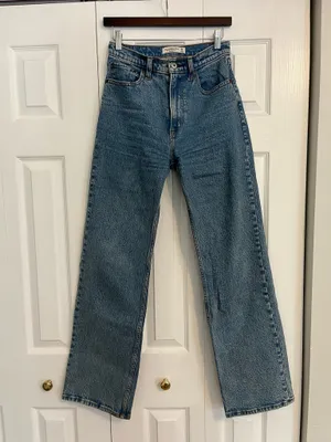 Abercrombie and fitch 90s relaxed high rise jeans thumbnail 3