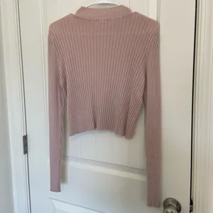 EUC | Garage women’s pale‎ pink cropped sweater — large thumbnail 5