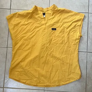 Koi Yellow Scrub Top Size L thumbnail 1