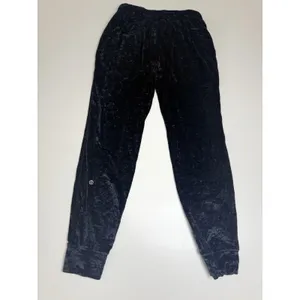 Lululemon Pants Womens 6 Black Velvet Joggers Elastic Waist Pockets Lounge thumbnail 2