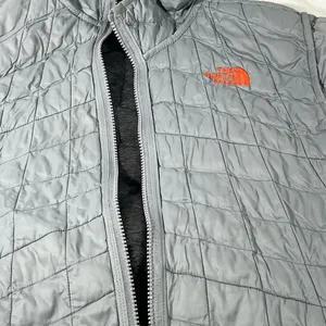 The North Face Reversible Primaloft Quilted Jacket Sz S‎ Gray W/Orange Accents thumbnail 5