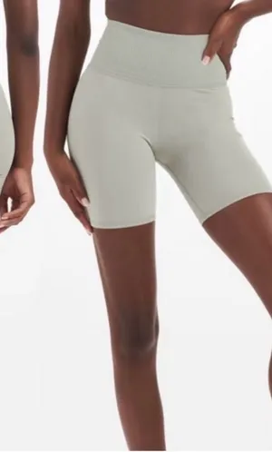 Vuori Women’s Rib Studio Bike Short High Waist Light Grey Size Small thumbnail 1