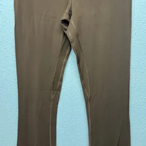 Lululemon Flared Leg High Rise Leggings Womens 8 Activewear Yoga Pilates Gym thumbnail 3