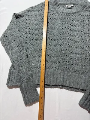 American Eagle Gray Knit Sweater Medium M Made in Jordan thumbnail 3