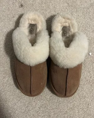 Platform UGG Slippers size 7 thumbnail 1