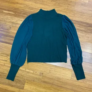 Almost Famous Knit Top Mock Neck Long Sleeve Blouson Sleeve Green‎ Size Medium thumbnail 1
